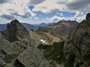 45 Da cima Ponteranica centrale a sx Valletto, a dx costiera Tre Signori-Pizzo Trona